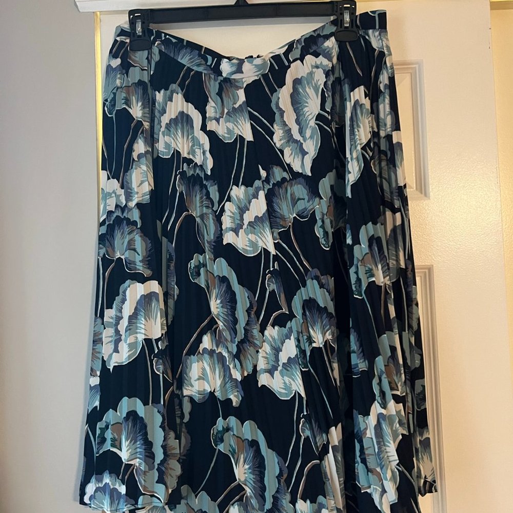 Ann Taylor Blue Floral Printed Pleated Skirt